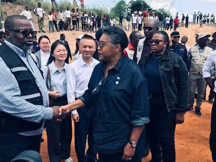 Rocade de Kinshasa : J.  Suminwa sur le chantier à Kimbanseke pour évaluer l’avancement des travaux‎‎