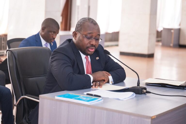 RDC : Guy Loando Mboyo présente le bilan du secteur des Relations avec le Parlement devant une commission ad hoc de l’Assemblée nationale