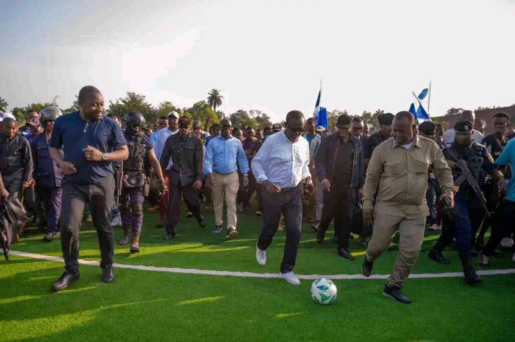 À Mbandaka, Véron Mosengo-Omba salue les travaux de réhabilitation du stade Bakusu initiés par la Fondation WIDAL