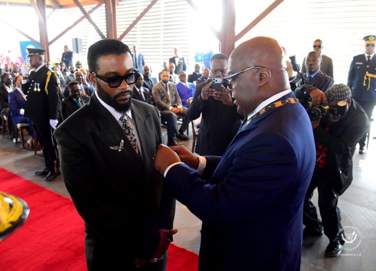 Félix Tshisekedi élève Fally Ipupa au rang de chevalier de l’Ordre du Léopard