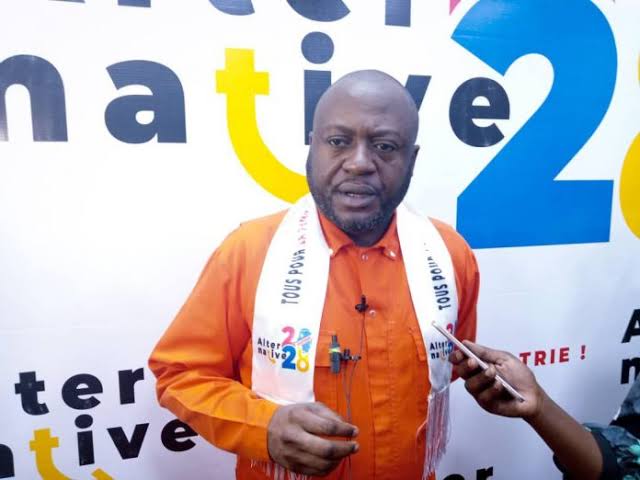 Vague d&rsquo;incendies à Kinshasa : Ados Ndombasi dénonce les failles dans l’organisation des sapeurs-pompiers