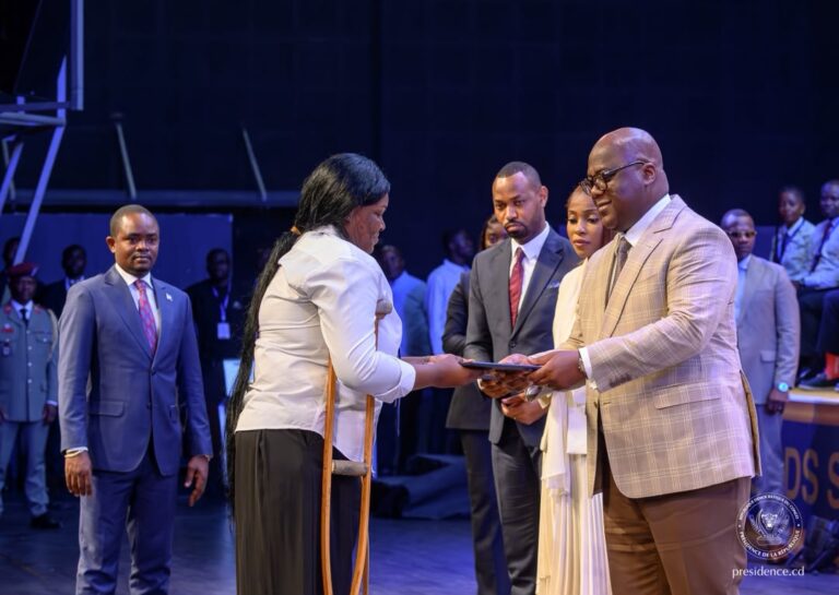 Entrepreneuriat des jeunes : Félix Tshisekedi remet le documents officiel de formalisation à 537 jeunes entrepreneurs de Kinshasa