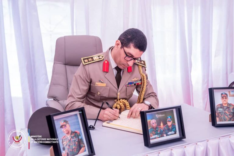 Crash de Kenge : Les attachés militaires zambien et égyptien rendent hommage aux officiers généraux et sous-officiers des FARDC décédés